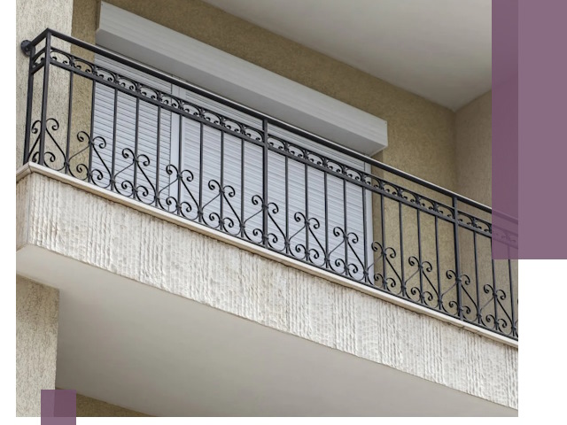 Балконные ограждения из металла и стекла в Белорецке для домов