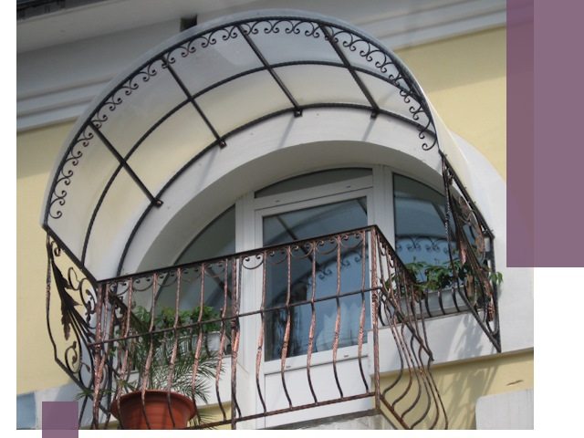 Козырьки над балконом в Белорецке — изготовление и монтаж