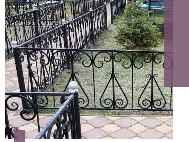 Кованые газонные ограждения под ключ в Белорецке